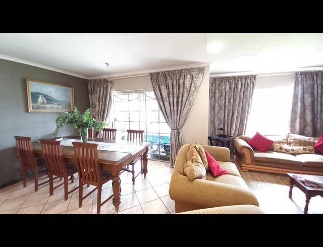 3 BEDROOM TOWNHOUSE FOR SALE IN MORELETAPARK